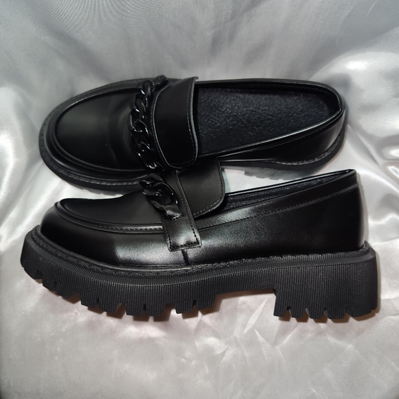 Shoes - Cute Loafers | All Black W Chain | Sz 41